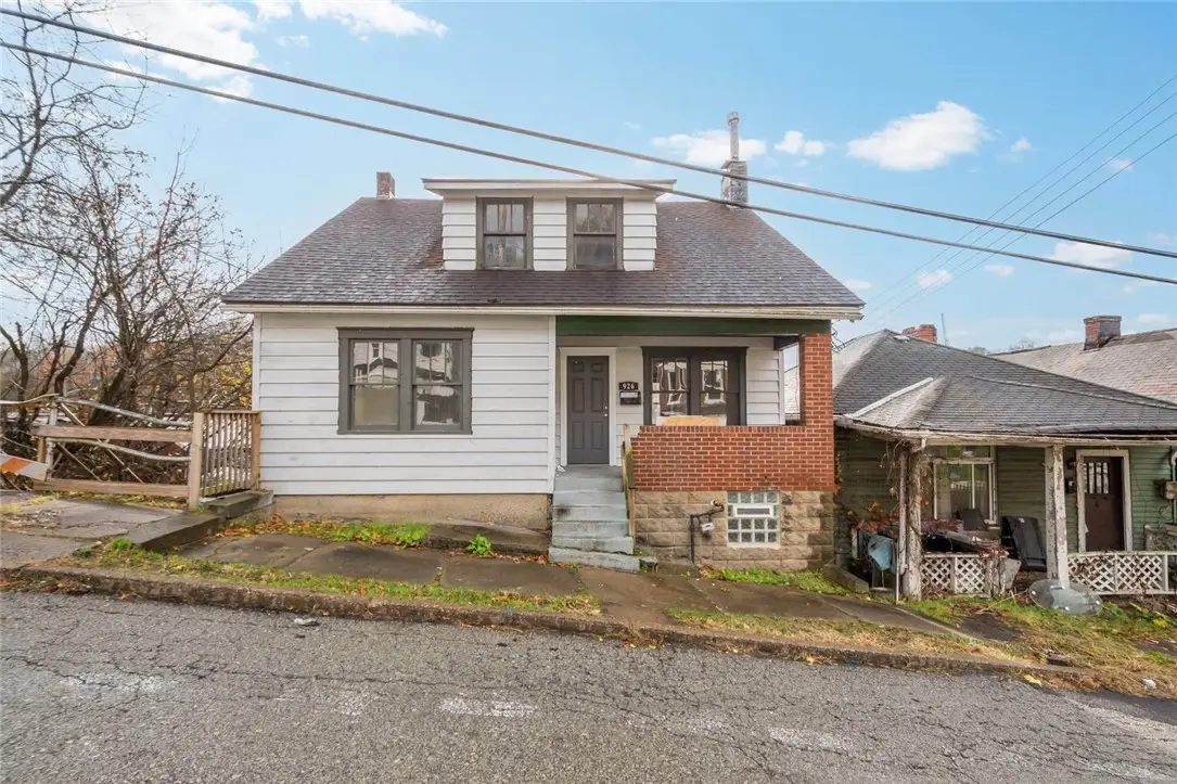927 Lynn Ave, Turtle Creek, PA 15145 - #1