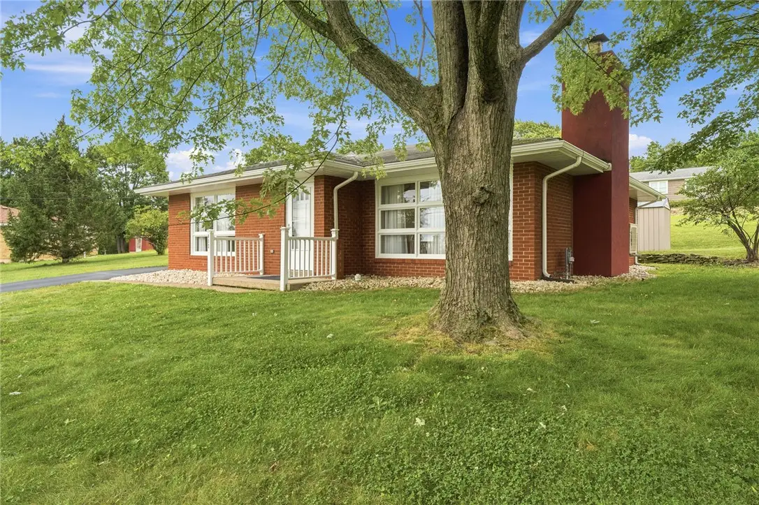 402 Pierce St, Latrobe, PA 15650 - #1