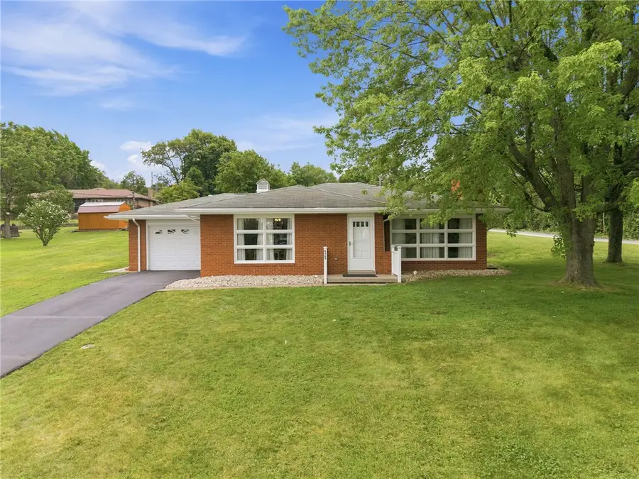 402 Pierce St, Latrobe, PA 15650 - #2