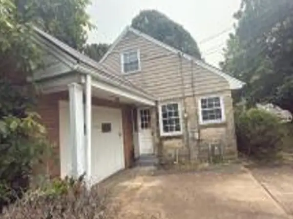 126 Magnolia Dr, Glenshaw, PA 15116