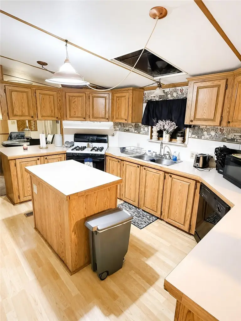31 Oakview Dr, Beaver Falls, PA 15010 - #3