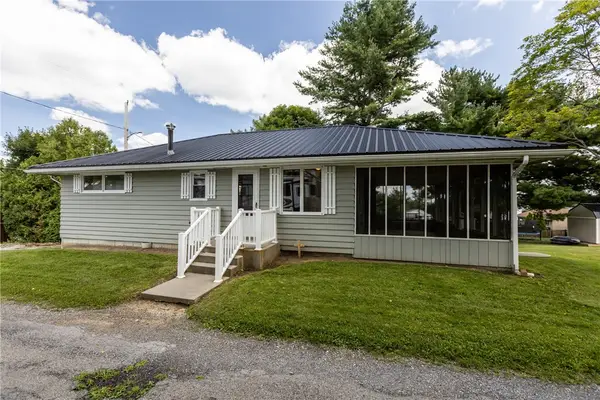 1825 Dixon Way, Beaver Falls, PA 15010