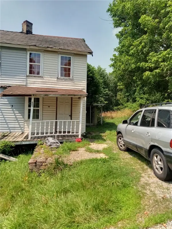306 1st St, Adah, PA 15410