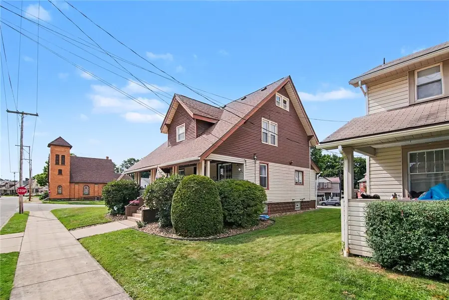 310 Glen Ave, Ellwood City, PA 16117 - #2