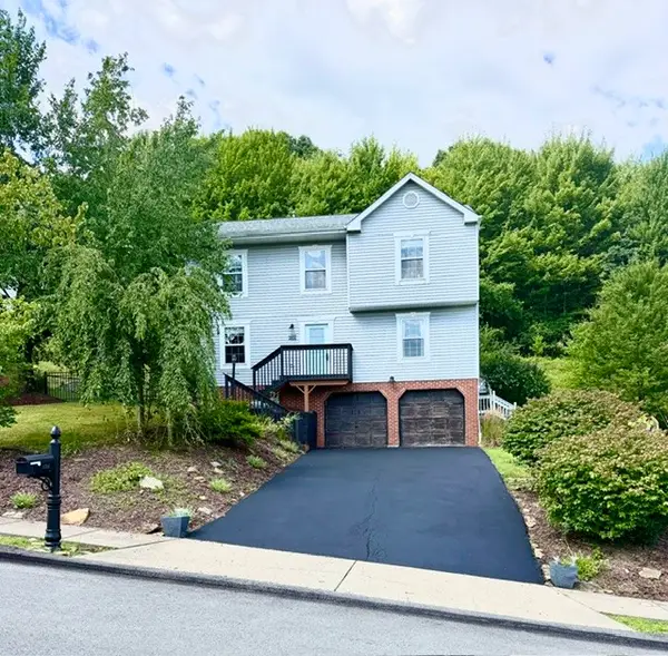 1214 Sandstone Ct E, Tarentum, PA 15084