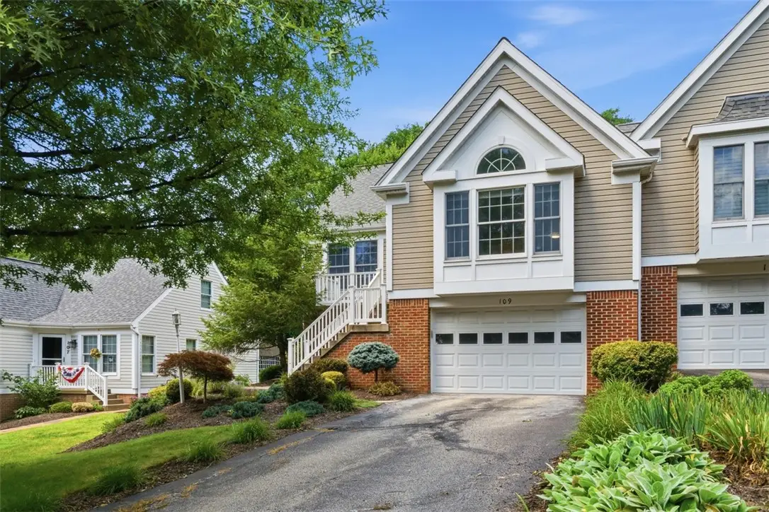 109 Horseshoe Cir East, Canonsburg, PA 15317 - #1