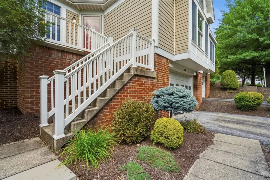 109 Horseshoe Cir East, Canonsburg, PA 15317 - #2
