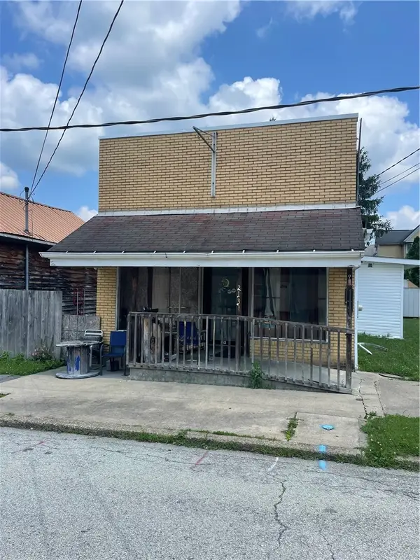 213 5th St, Avonmore, PA 15618