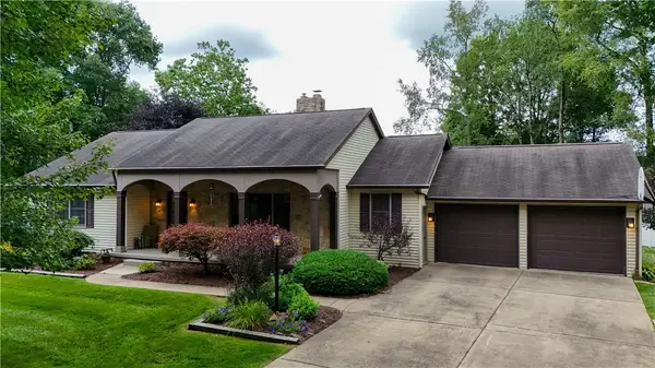 40 Forest Glen Dr, Grove City, PA 16127