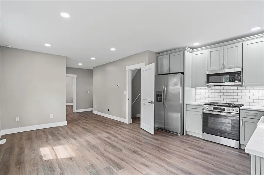 1405 Francis St, Ellwood City, PA 16117 - #2