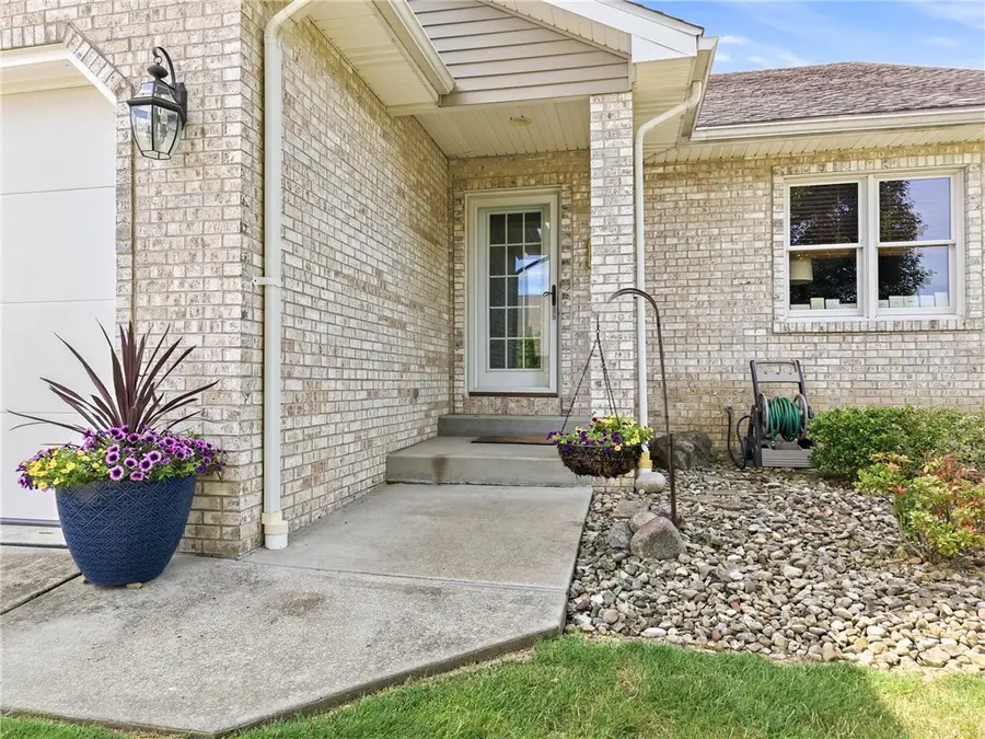 673 Chesapeake Ct, Hermitage, PA 16148 - #2