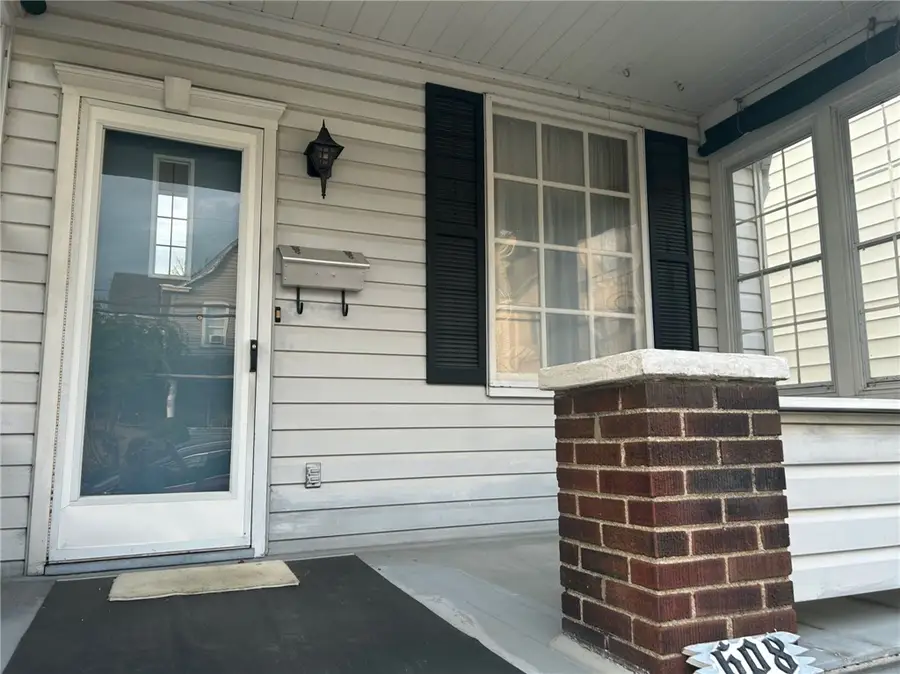 608 Fairmont St, Latrobe, PA 15650 - #2