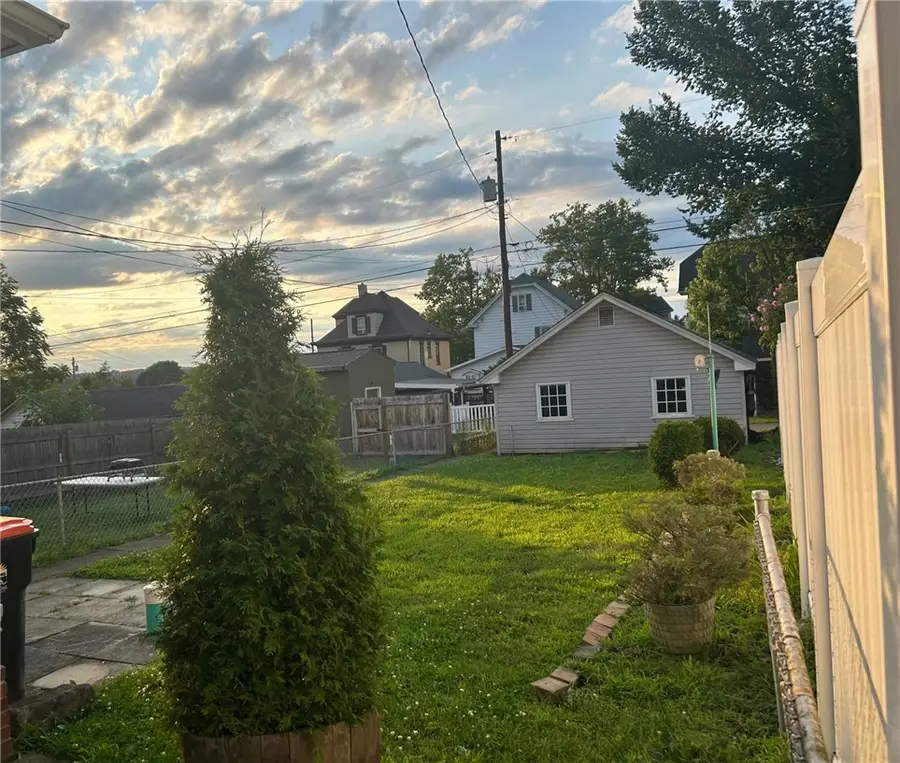 608 Fairmont St, Latrobe, PA 15650 - #3