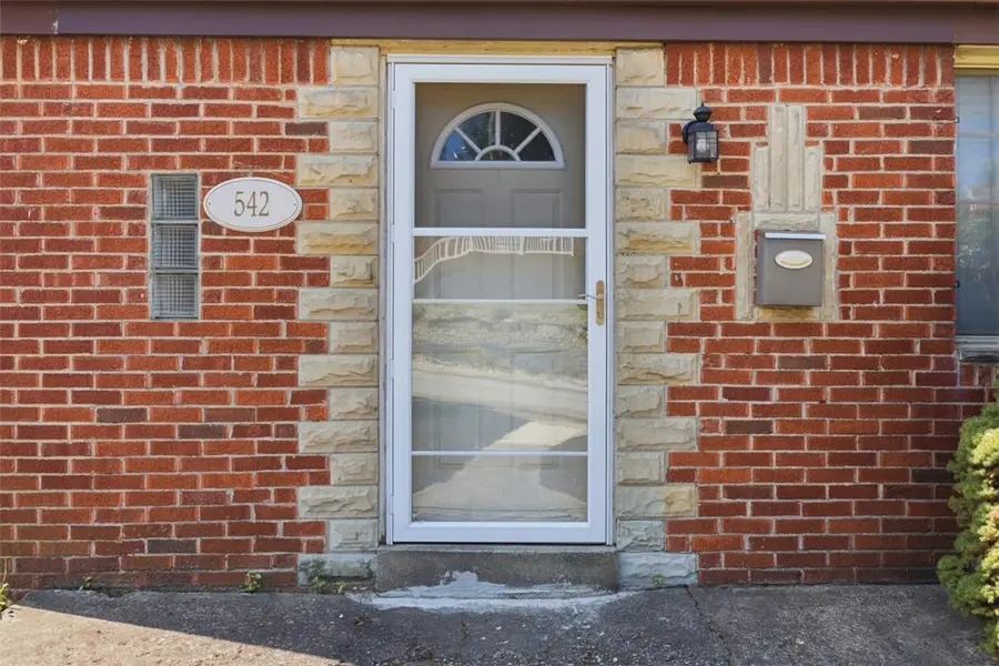 542 Beaufort Ave, Pittsburgh, PA 15226 - #3