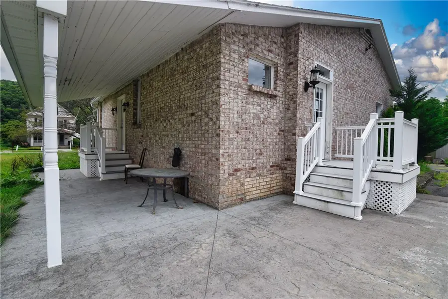 545 Elk Street, Franklin, PA 16301 - #2