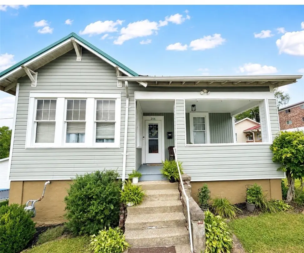 206 S Jefferson St, Connellsville, PA 15425 - #1