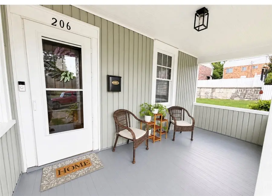 206 S Jefferson St, Connellsville, PA 15425 - #2