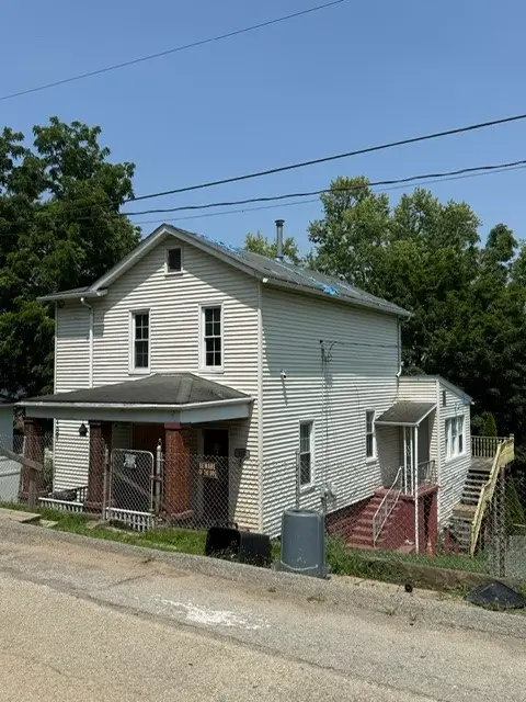 1102 Oakland Ave, Charleroi, PA 15022 - #2