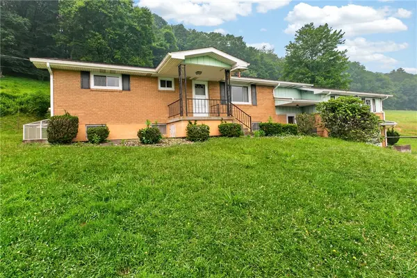 323 Albrights Lake Road, Greensburg, PA 15601