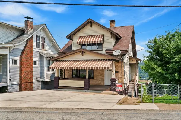 922 5th St, Charleroi, PA 15022