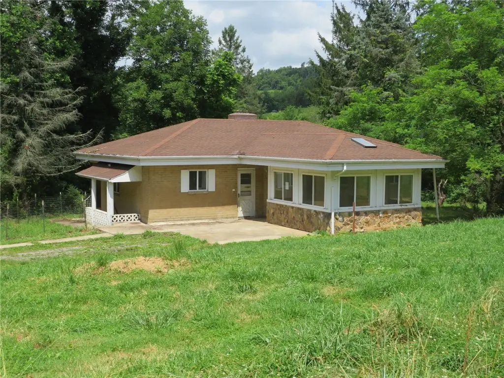 16 Old Pittsburgh Ln, Smock, PA 15480 - #1