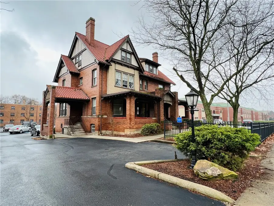 314 E Lincoln Ave, New Castle, PA 16105 - #2