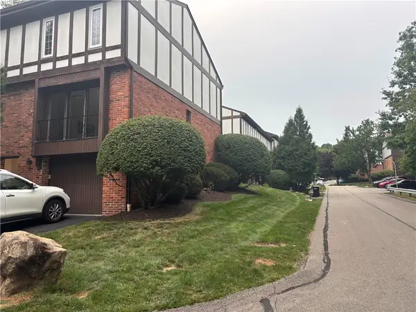 227 Queensberry Ct, Pittsburgh, PA 15237