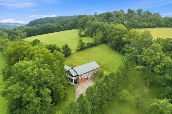 28 Dutch Glory Road, Amity, PA 15311