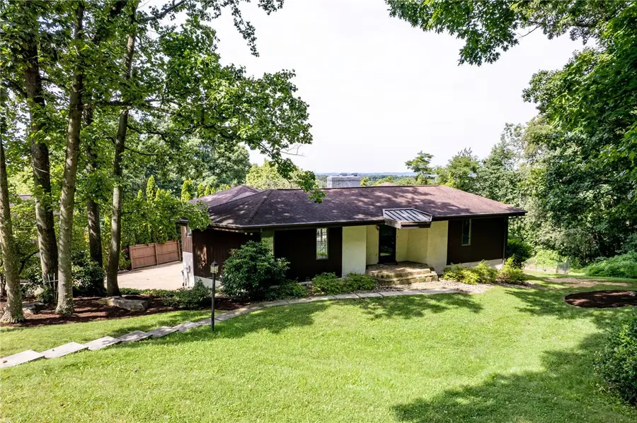3150 Princeton Rd, Greensburg, PA 15601 - #2