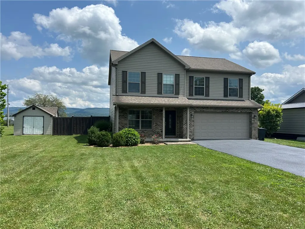 729 Skylark Dr, Connellsville, PA 15425 - #1