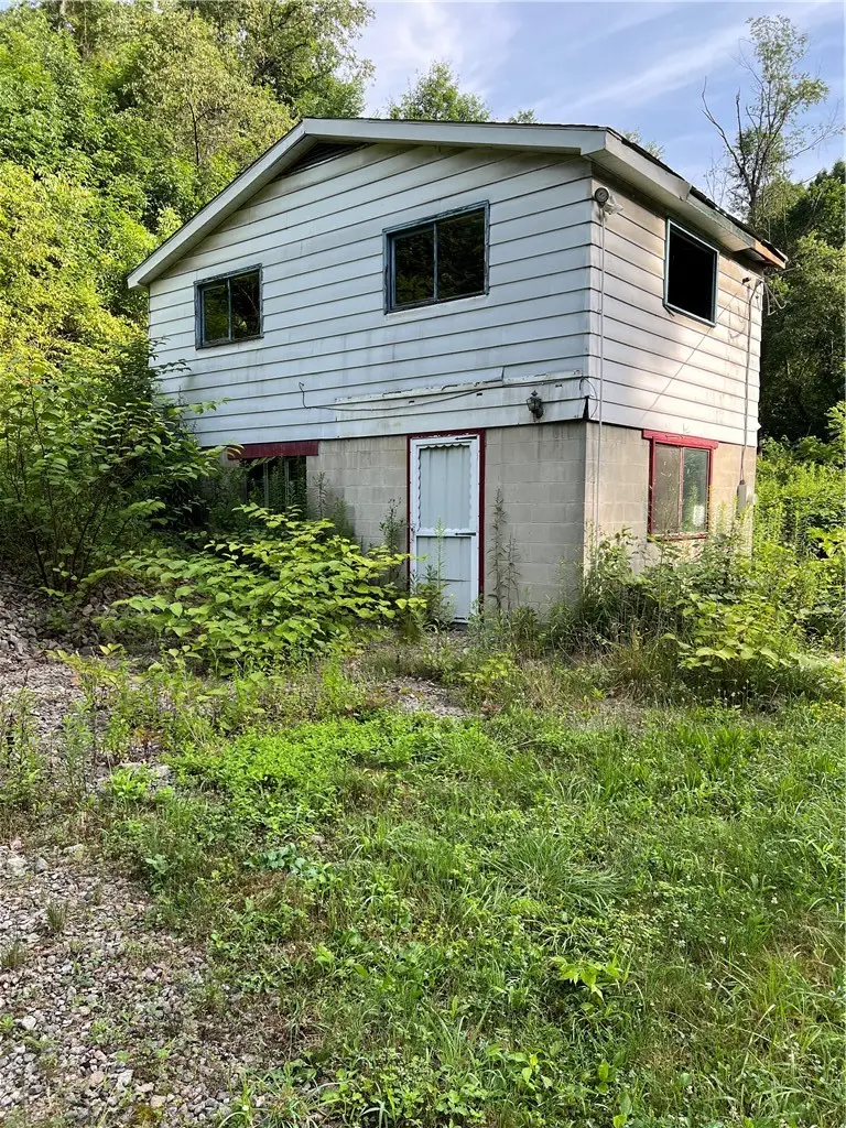 138 Friendship Rd, Beaver Falls, PA 15010 - #3