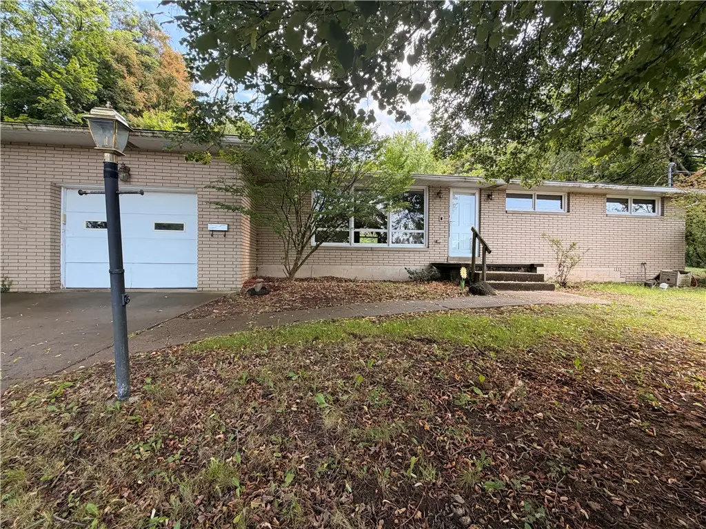708 Florida Ave, Jeannette, PA 15644 - #1
