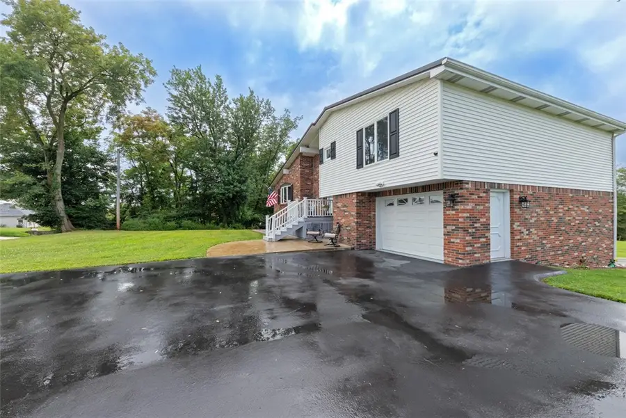 1207 Lewis Ave., Jeannette, PA 15644 - #2