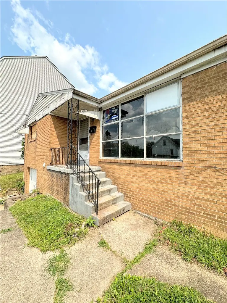 567 Peter St, Verona, PA 15147 - #2
