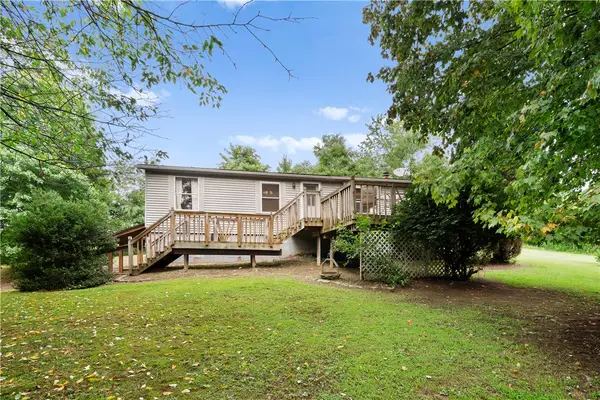 136 Bassett Rd, Clinton, PA 15026