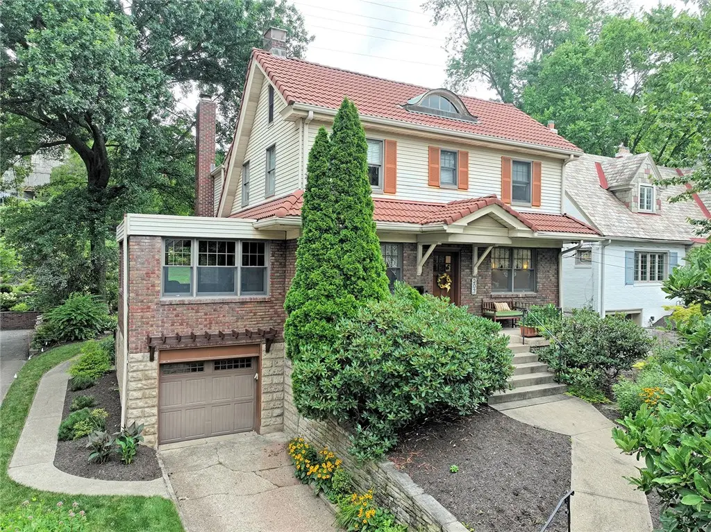 207 Jefferson Dr, Pittsburgh, PA 15228 - #1
