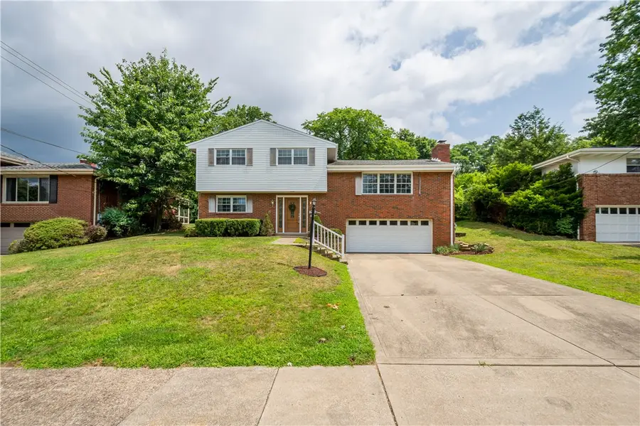 1517 Forestview Dr, Pittsburgh, PA 15234 - #2