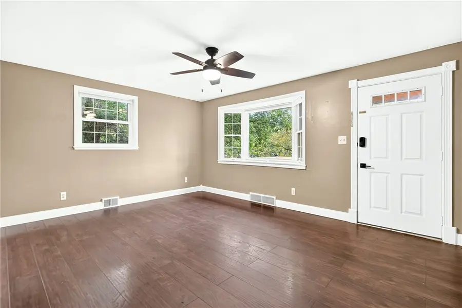 4702 S Woodland Cir, Gibsonia, PA 15044 - #3