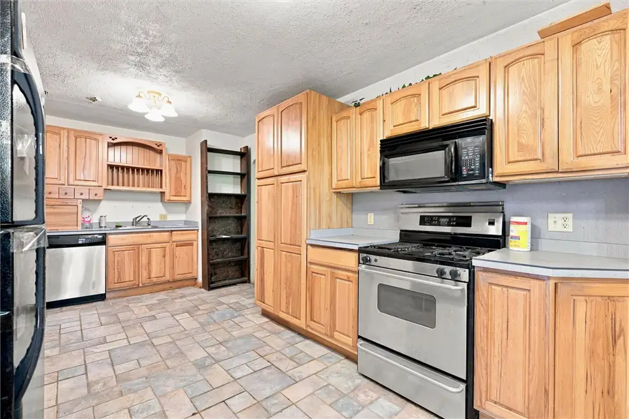 3613 Hubbard Middlesex Rd, West Middlesex, PA 16159 - #3
