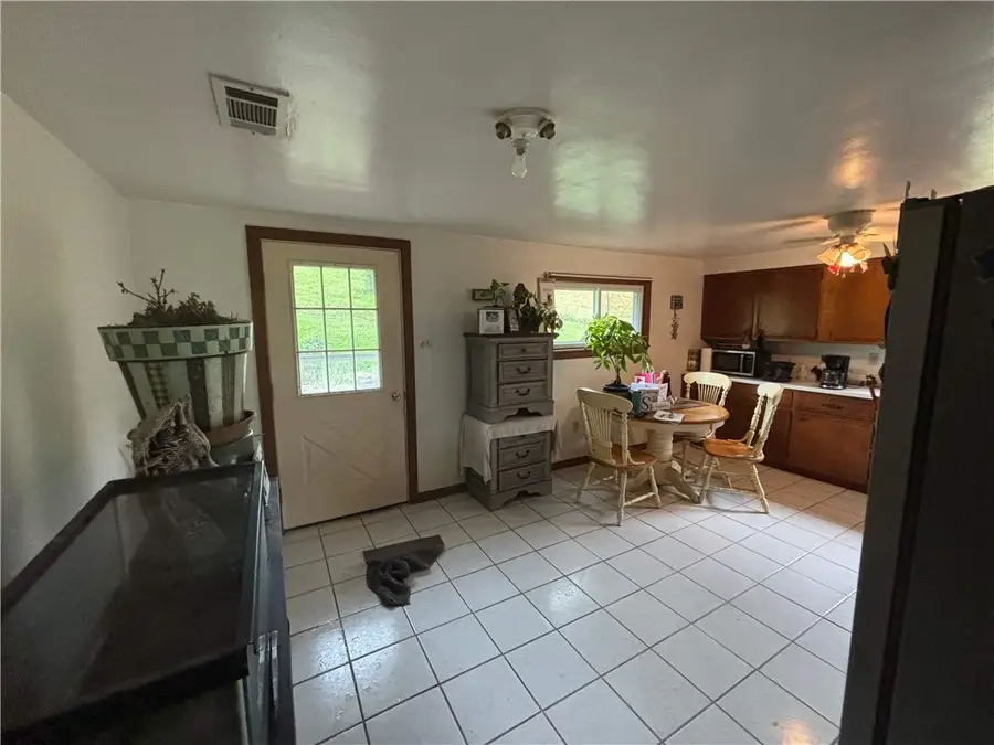 121 Cumer Rd, Cecil Bishop, PA 15057 - #2