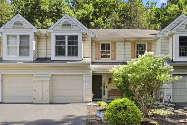 297 Commons Drive, Oakmont, PA 15139