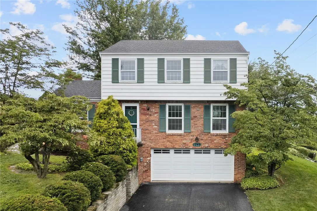 1249 Cairn Dr, Bethel Park, PA 15102 - #1