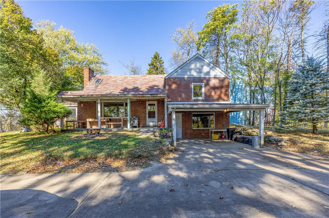 2035 Aurora Dr, New Kensington, PA 15068 - #1