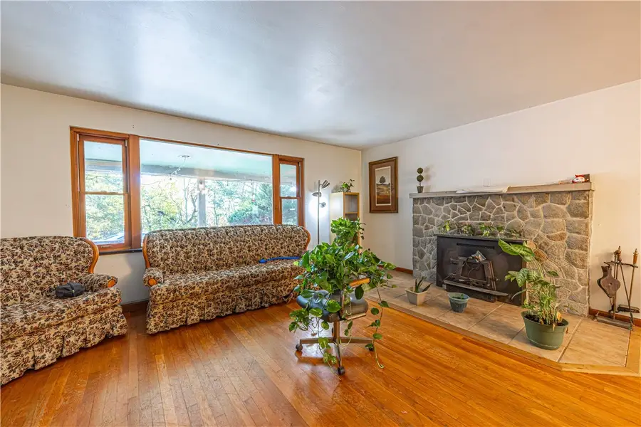 2035 Aurora Dr, New Kensington, PA 15068 - #3