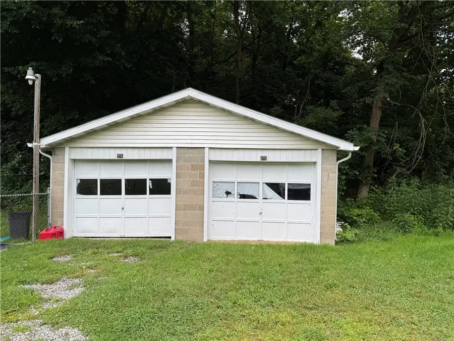 521 Pike Run Dr, Daisytown, PA 15427 - #2