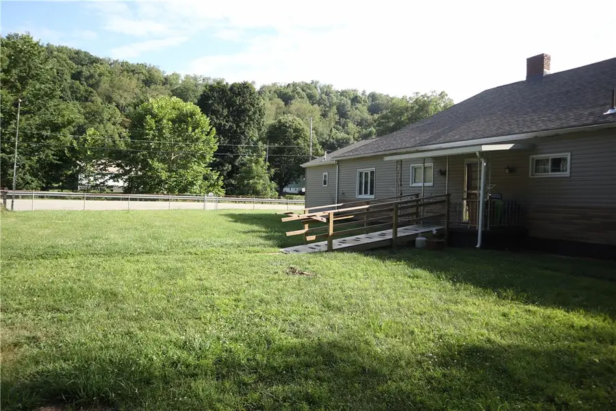 521 Pike Run Dr, Daisytown, PA 15427 - #3