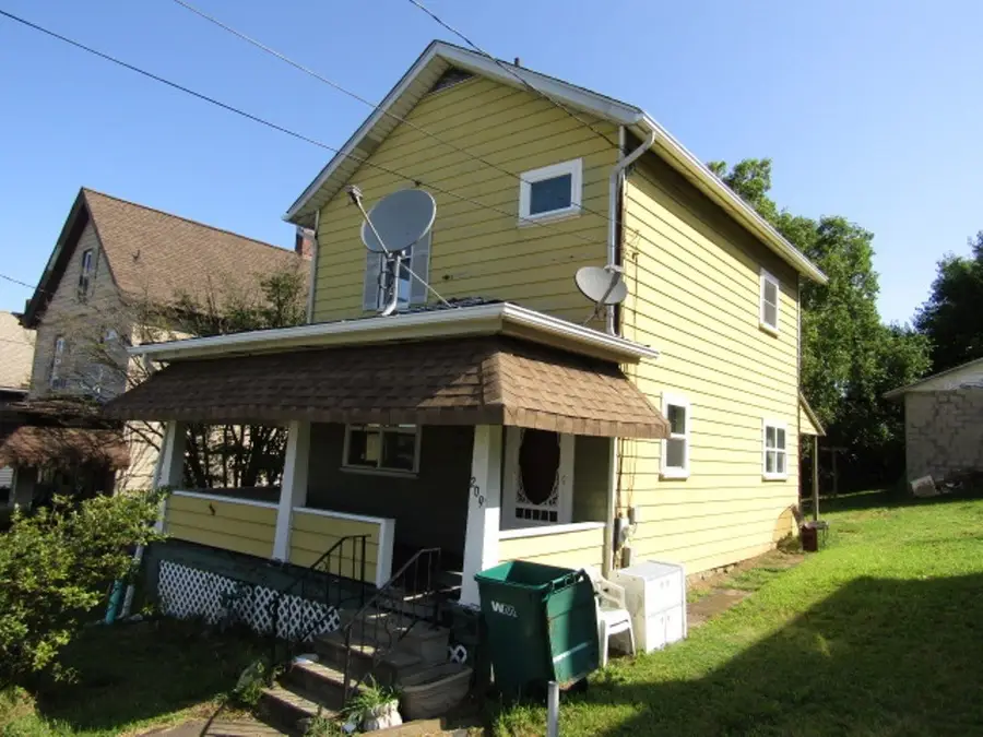 209 Park St, Derry, PA 15627 - #2