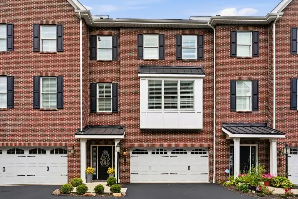 106 Chapel Harbor Drive, Pittsburgh, PA 15238