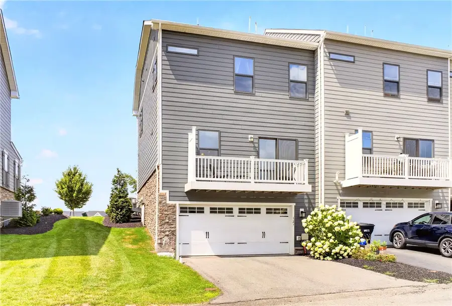 127 Marketplace Ave, Coraopolis, PA 15108 - #2