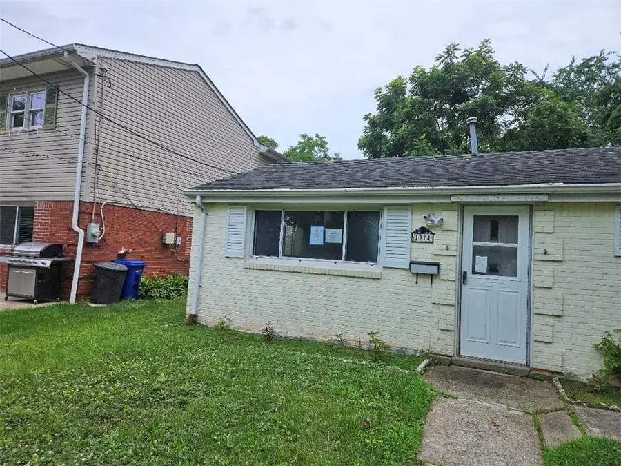 1374 Terrace St, Bridgeville, PA 15017 - #2